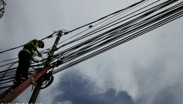 Pemotongan kabel udara Jakarta